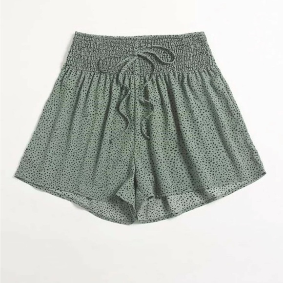 Green Dalmatian Print Shorts - Picture 2 of 10